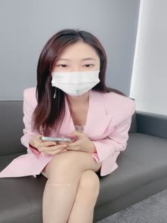 贵在真实！重庆某公司白领职员，公司LOGO都拍到，不怕老板发现吗？躲进公司厕所_2 海报