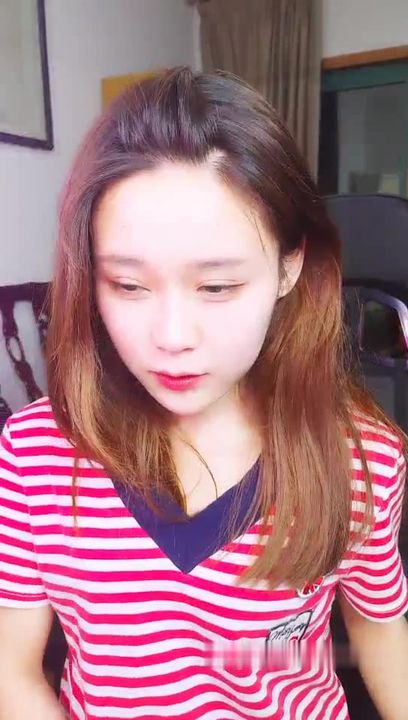 高颜值美女KIKI卫生间自慰大秀 跳蛋塞逼逼震动高潮出水呻吟娇喘 很是诱惑喜欢不要错过! 海报