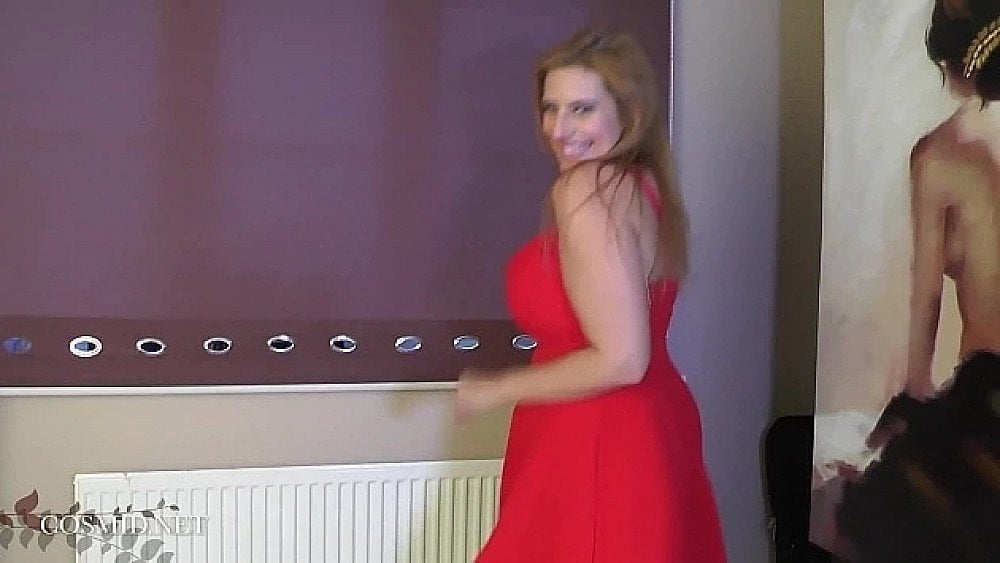 cosmid ellie red dress 海报