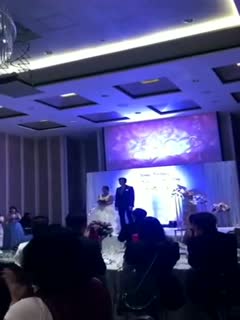 【网曝门事件】火爆全网某婚礼现场播放新娘和新郎姐夫偷晴啪啪视频流出 口活跪舔超赞 按倒就操 高清720P版 海报