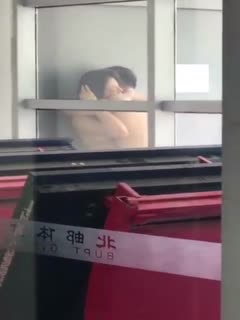 北邮体育馆事件 两个年轻情侣居然拿体育馆当炮房 胆子太大了 海报