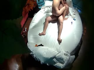 宾馆偷装摄像头盗摄男女开房打炮 女主身子瘦 但是性欲强 打完一炮 给男的口硬再来一炮 海报
