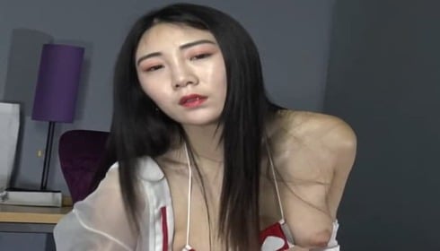 丰满白领小姐姐在自己的工作室拍摄！裸舞一枝独秀，骚气扑面而来！ 海报