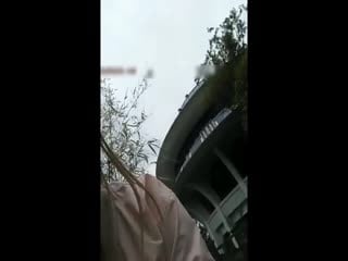 [在线]牛逼主播楠楠野外露出勾引摩的司机打野战（给你200块开房好么，你妈逼当我是鸡啊） 海报