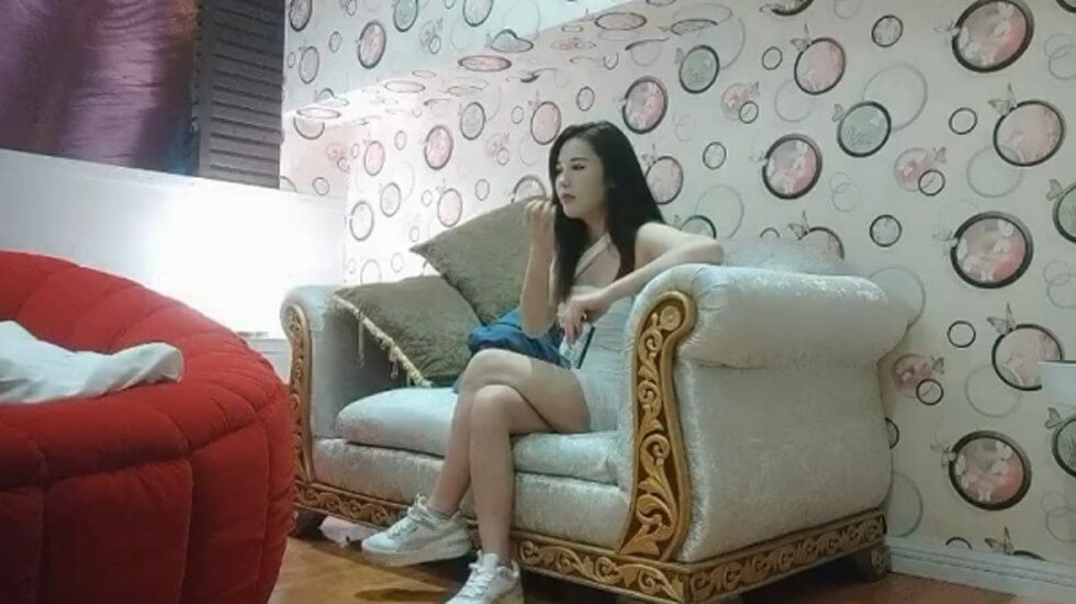 大圆床约包臀裙美腿妹纸,扣穴舔逼抬腿侧入,骑乘猛操我又要高潮了 海报