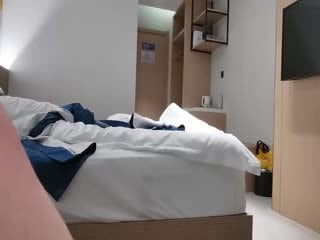 老表探花近距离视角聊天，高清拍摄长裙萌妹，撩起裙子摸逼给观众看，镜头前深喉操的水声 海报
