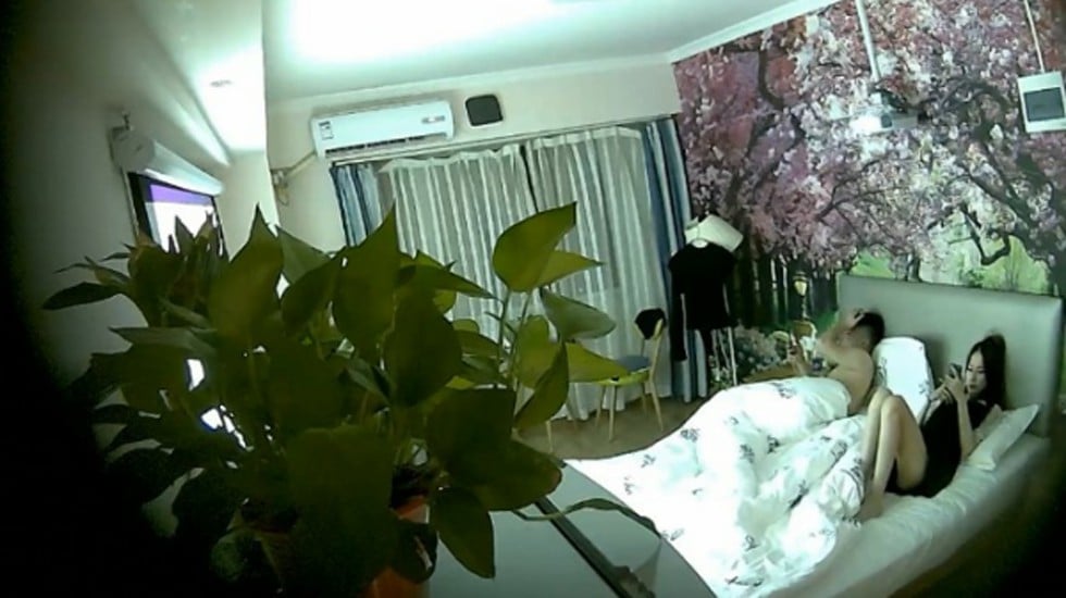 真实酒店偷拍高质量情侣造爱,又拍到这位知性大美女了,身材杠杠的面容姣好 海报