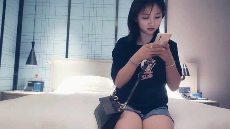 探花系列-约操骚气良家少妇 多姿势爆操 最后口爆 海报