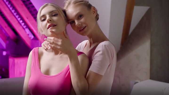[女同]两位嫩模的顶级色情服务很好的福利来看看哦! 海报